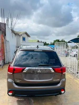Mitsubishi Outlander LE FWD 2018 Brown