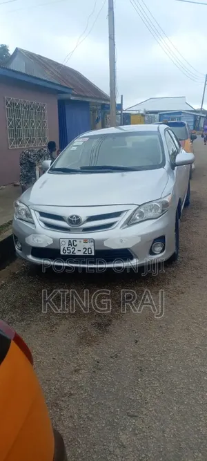 Toyota Corolla LE 4dr Sedan (1.8L 4cyl 4A) 2013 Silver