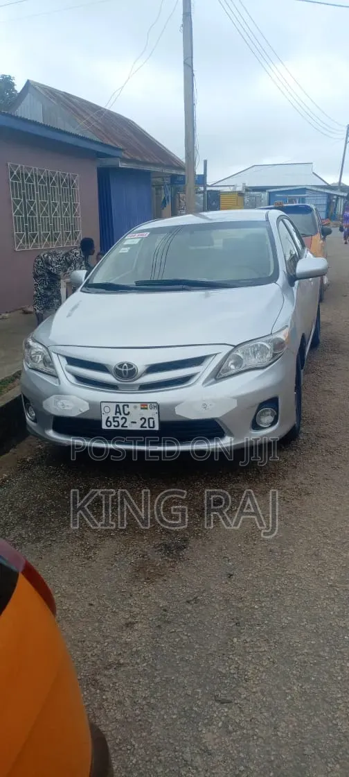 Toyota Corolla LE 4dr Sedan (1.8L 4cyl 4A) 2013 Silver
