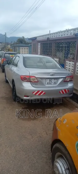 Toyota Corolla LE 4dr Sedan (1.8L 4cyl 4A) 2013 Silver