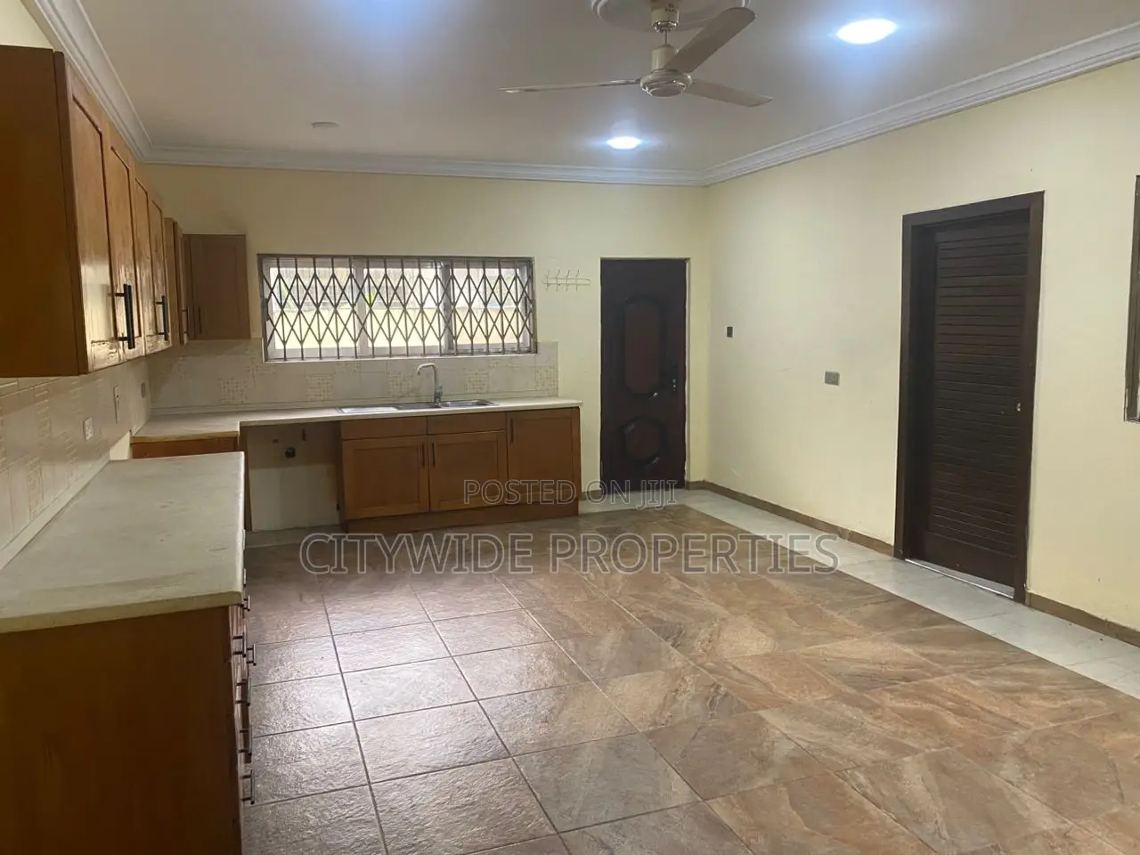 Furnished 5bdrm House in Boundary Road Area for rent