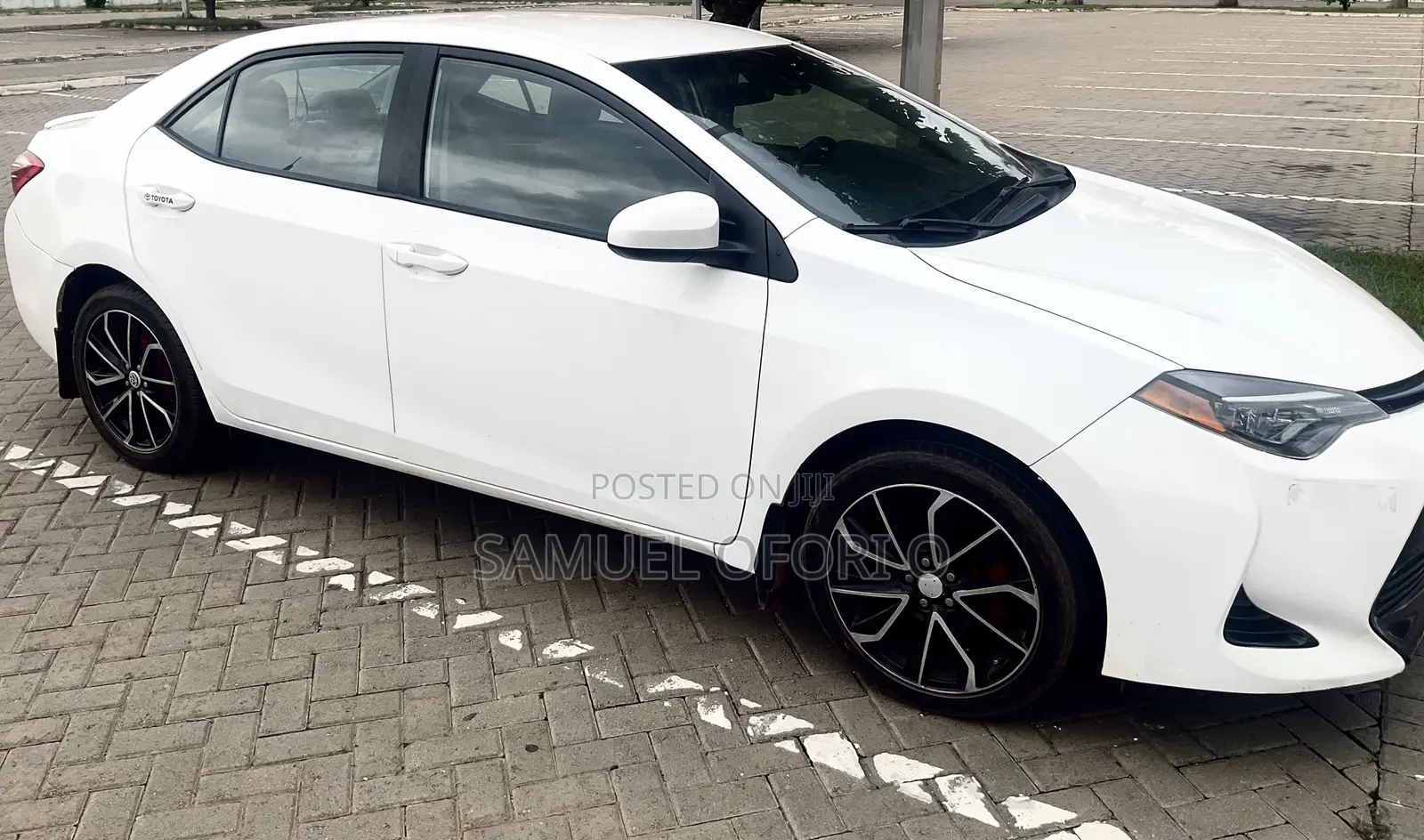 Toyota Corolla LE ECO 4dr Sedan (1.8L 4cyl CVT) 2017 White