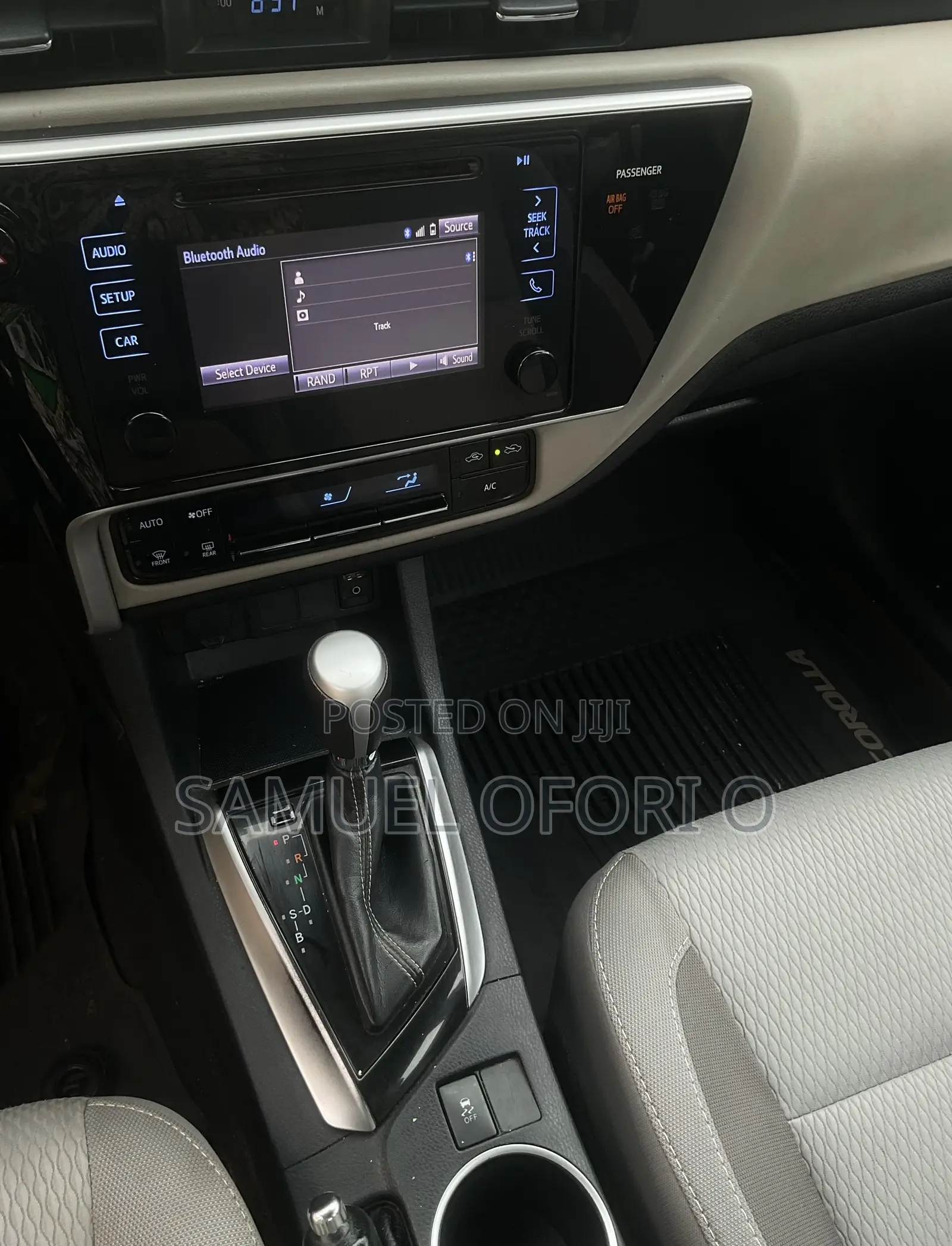 Toyota Corolla LE ECO 4dr Sedan (1.8L 4cyl CVT) 2017 White