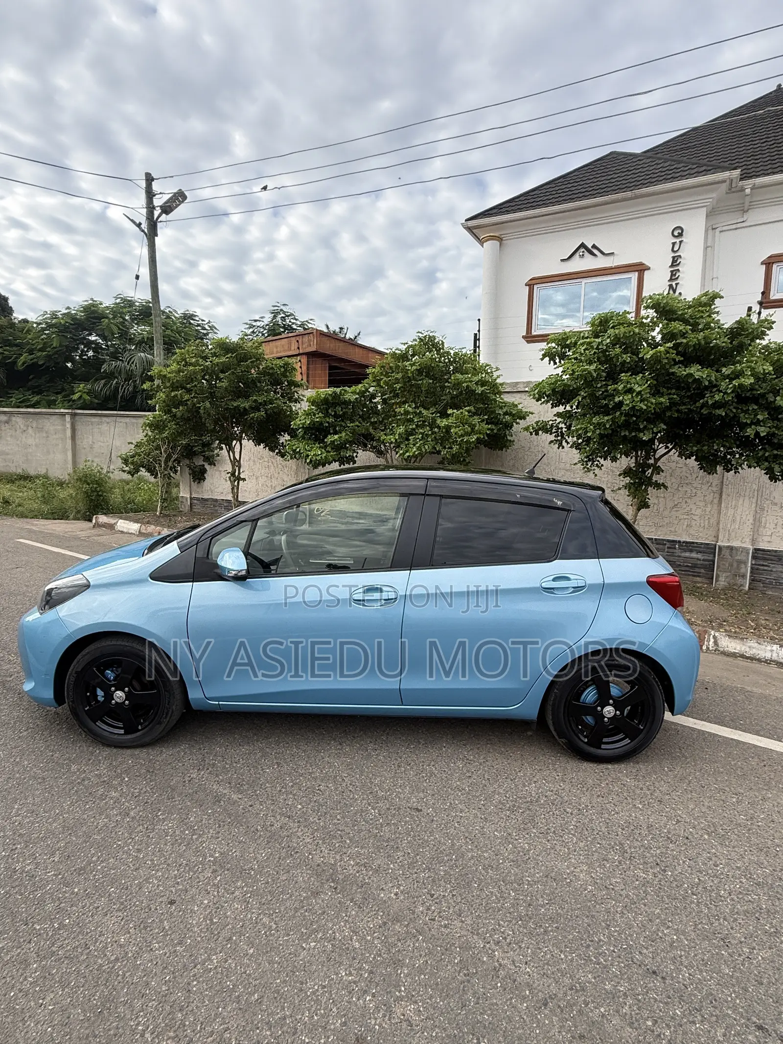 Toyota Vitz 1.3 FWD 3dr 2015 Blue