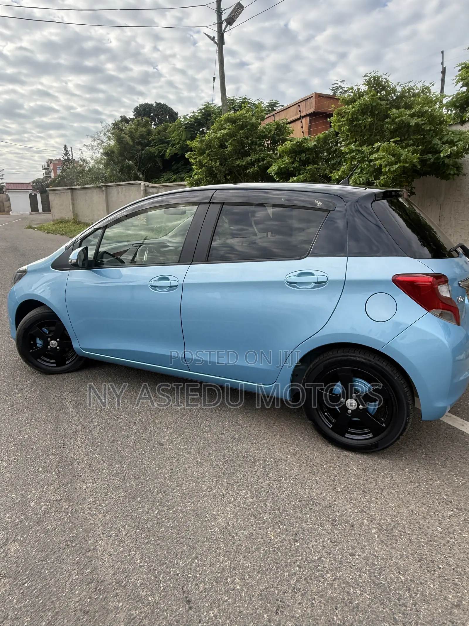 Toyota Vitz 1.3 FWD 3dr 2015 Blue