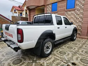 Nissan Hardbody 2021 White