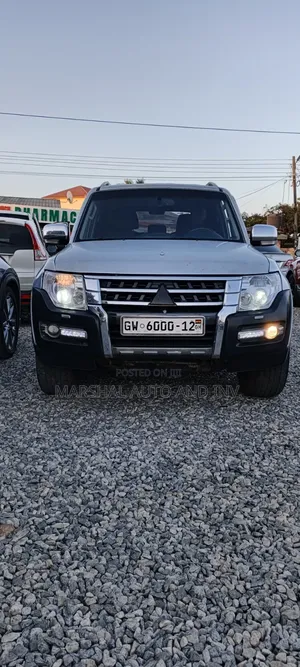 Mitsubishi Pajero 2012 Blue