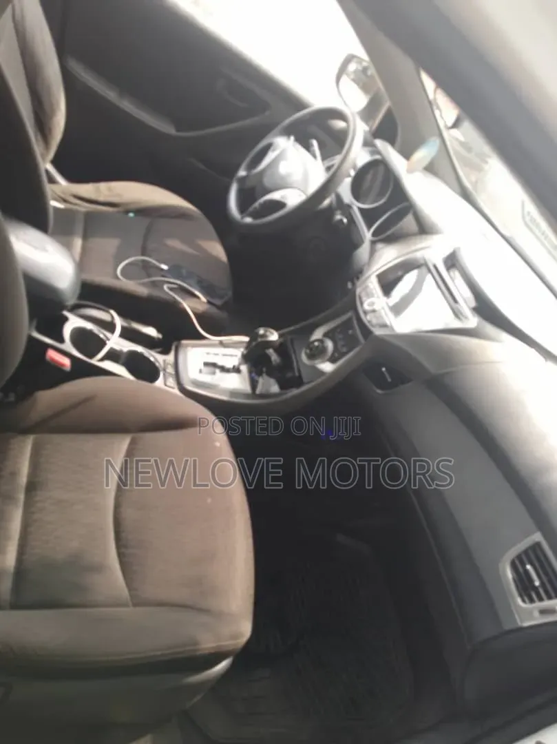 Hyundai Elantra 2013 White