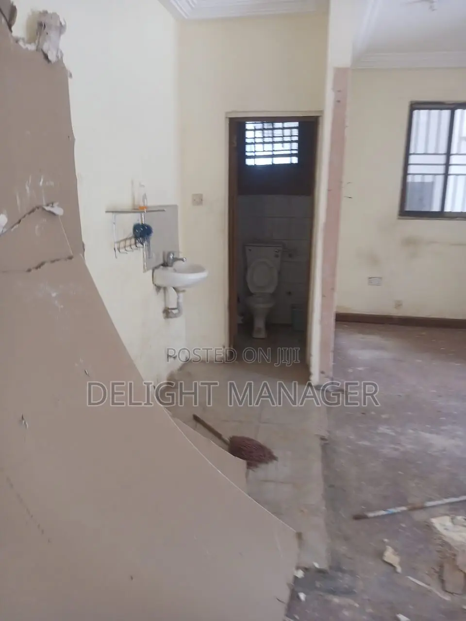 Shop for Rent at Darkuman