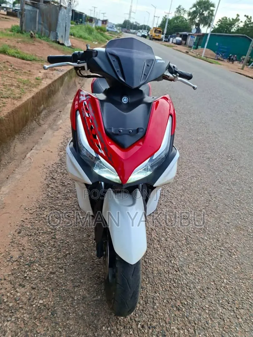Yamaha Aerox 2025 Gray