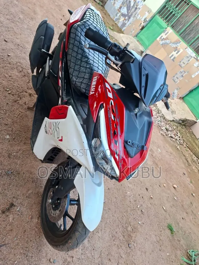 Yamaha Aerox 2025 Gray
