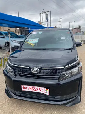 Toyota Voxy X 4WD 8-Seater 2016 Black