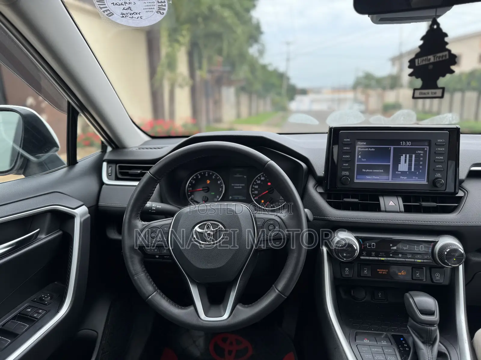 Toyota RAV4 XLE 2022 White