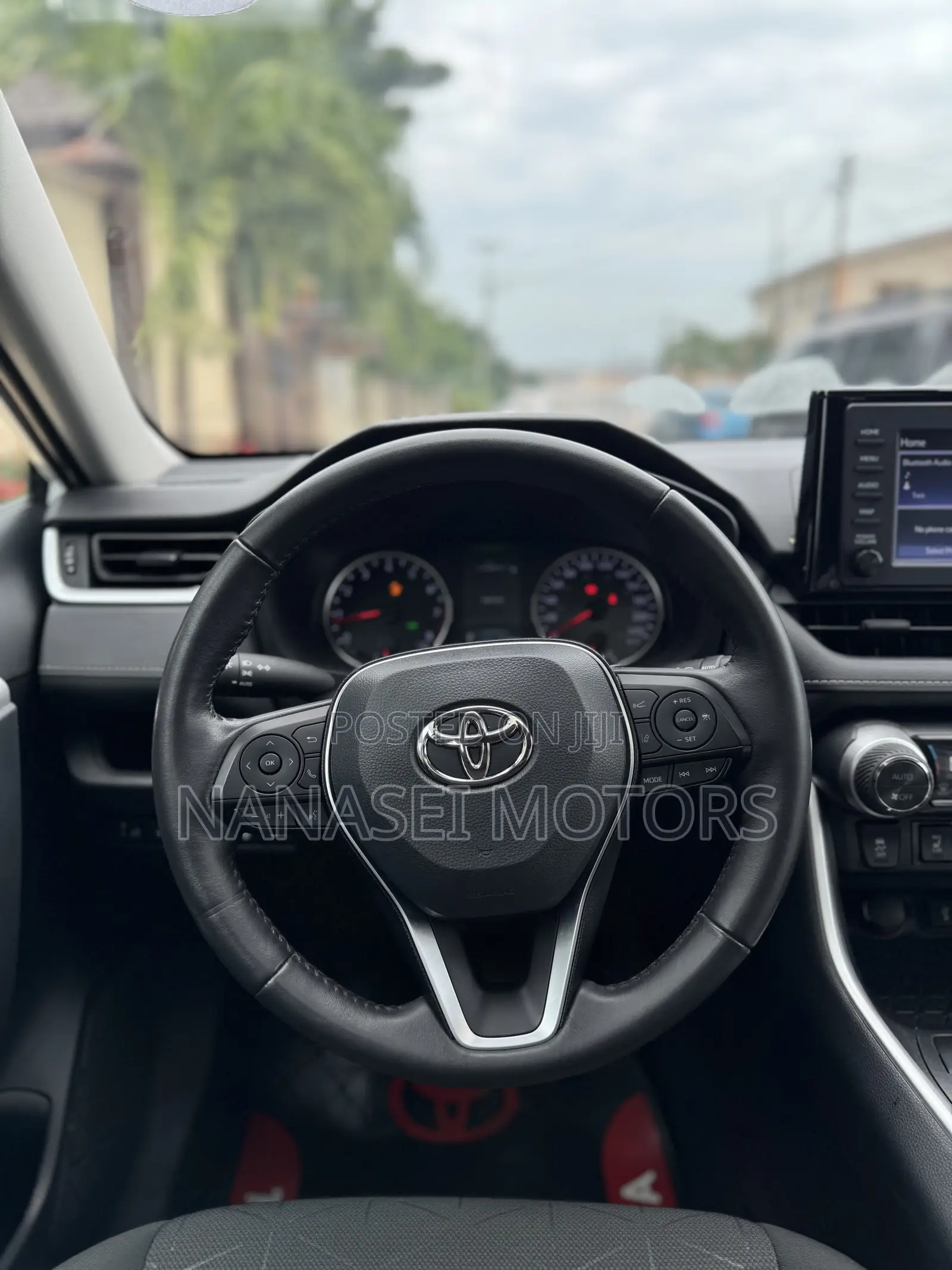 Toyota RAV4 XLE 2022 White