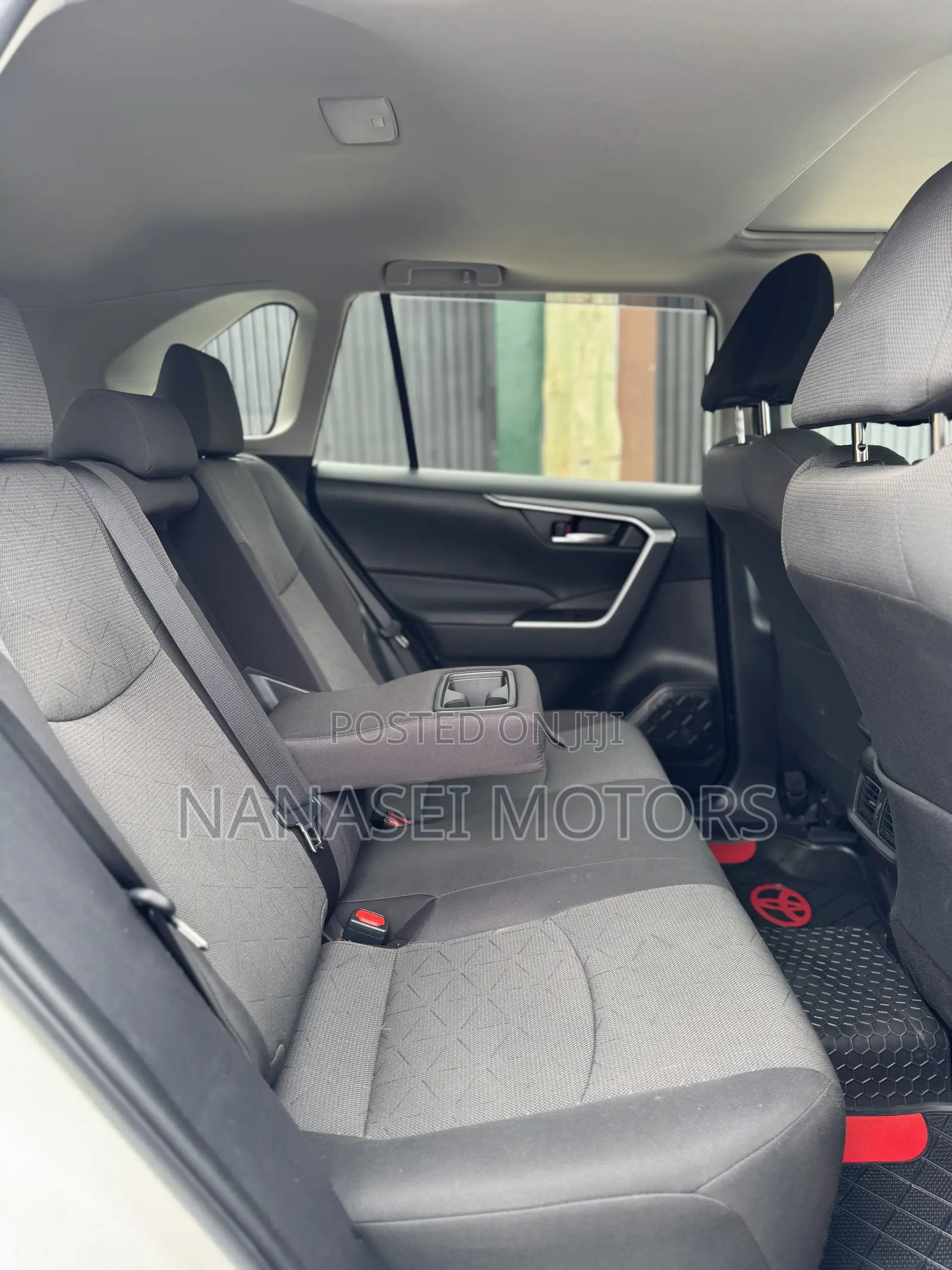 Toyota RAV4 XLE 2022 White