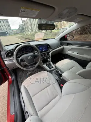 Hyundai Elantra SE Sedan FWD (2.0L 4cyl 6M) 2017 Red