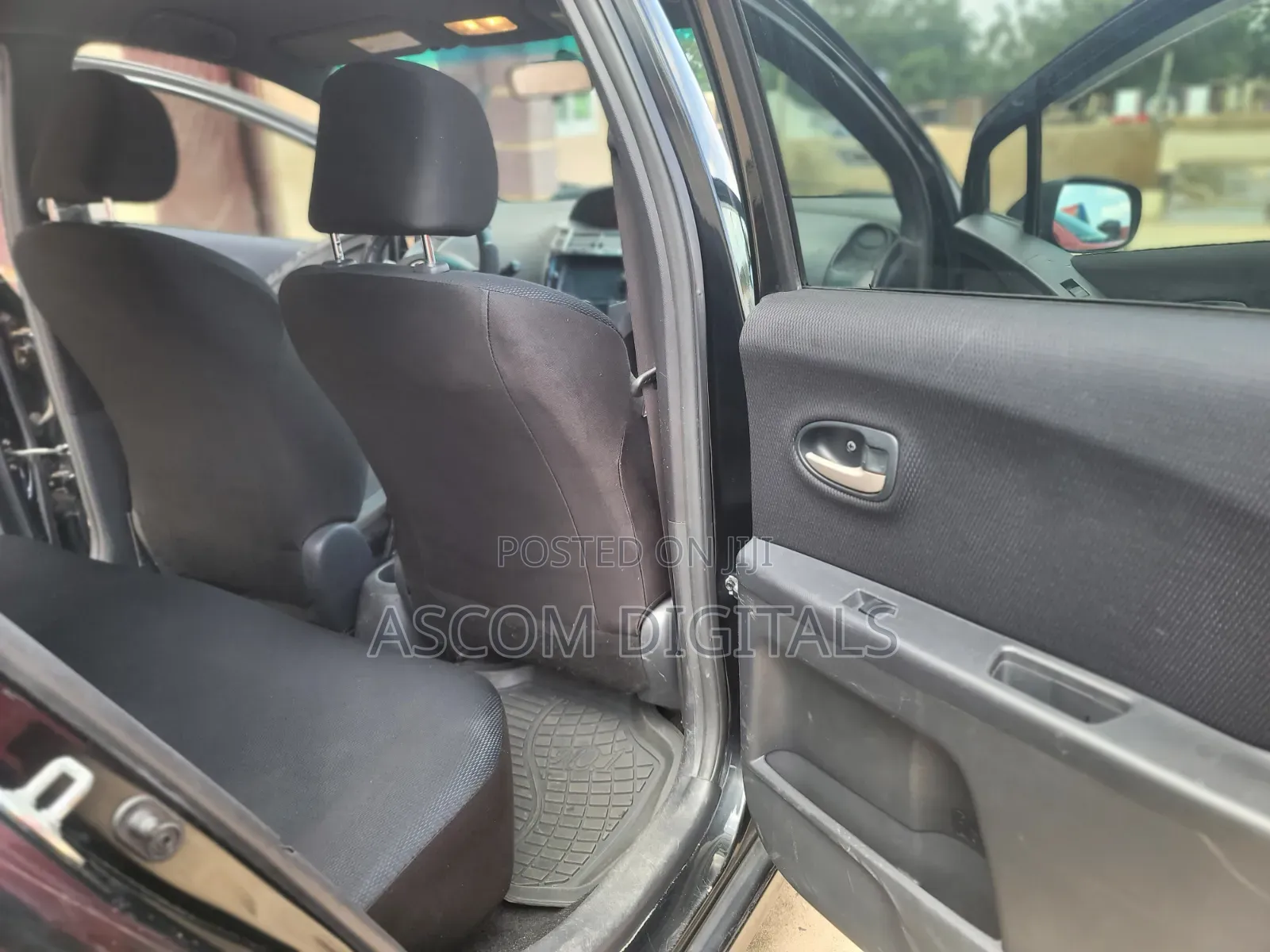 Toyota Vitz 2010 Black