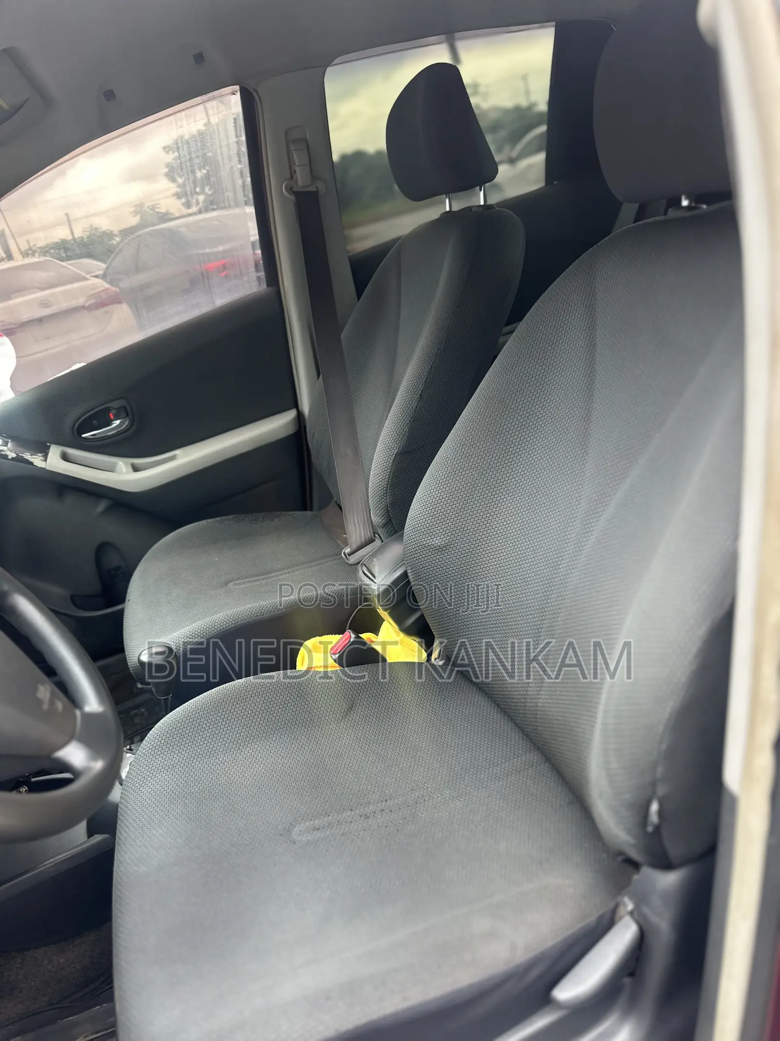 Toyota Vitz 1.0 FWD 5dr 2010 Burgundy