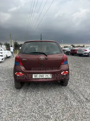 Toyota Vitz 1.0 FWD 5dr 2010 Burgundy