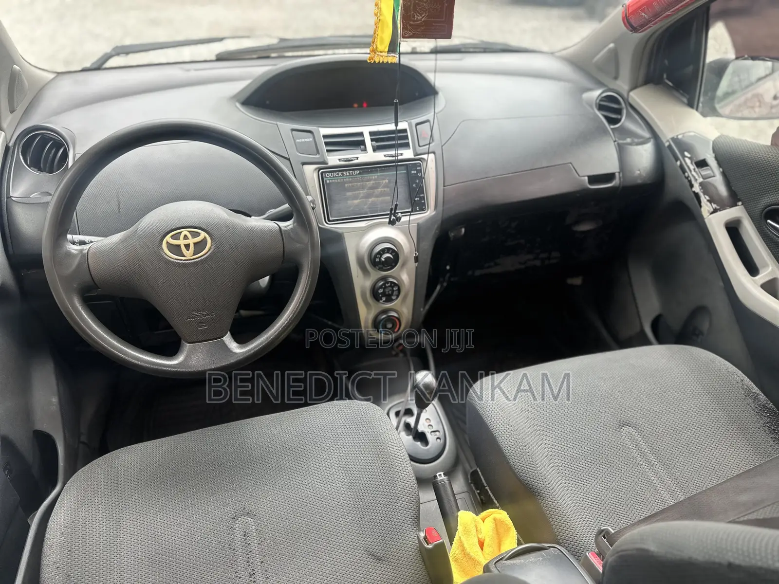 Toyota Vitz 1.0 FWD 5dr 2010 Burgundy