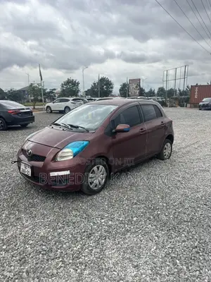 Toyota Vitz 1.0 FWD 5dr 2010 Burgundy