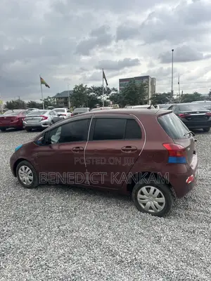 Toyota Vitz 1.0 FWD 5dr 2010 Burgundy