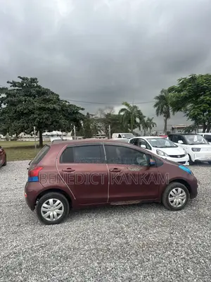 Toyota Vitz 1.0 FWD 5dr 2010 Burgundy