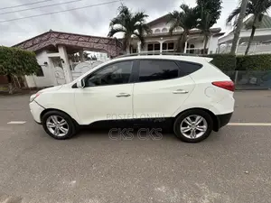 Hyundai Tucson 2011 White