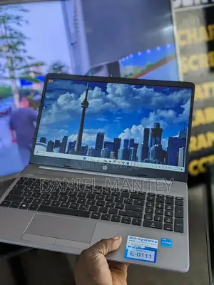 New Laptop HP 250 G8 8GB Intel Core i3 SSD 256GB