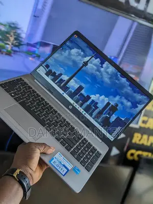 New Laptop HP 250 G8 8GB Intel Core i3 SSD 256GB