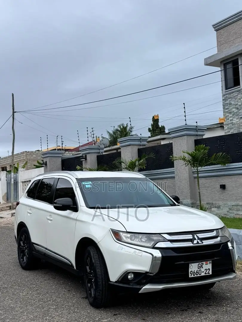 Mitsubishi Outlander SEL FWD 2018 White