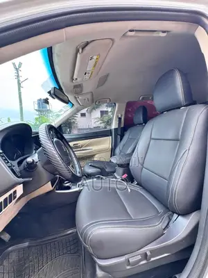 Mitsubishi Outlander SEL FWD 2018 White