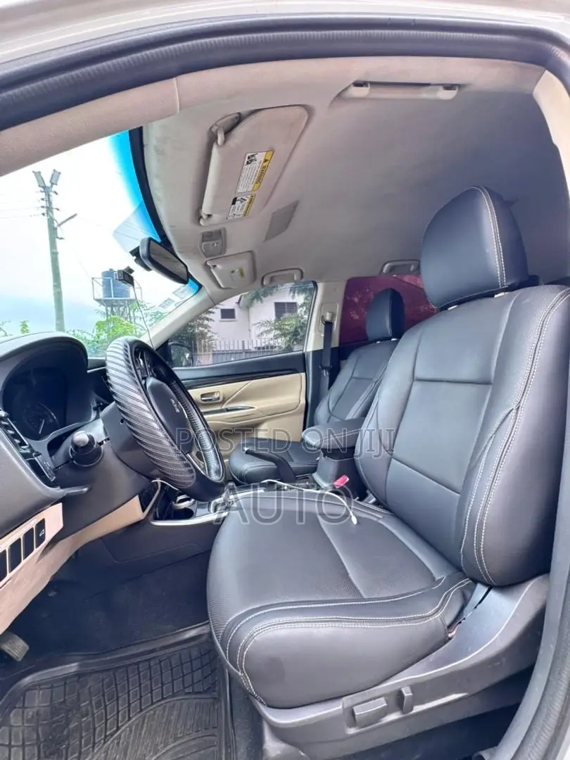 Mitsubishi Outlander SEL FWD 2018 White