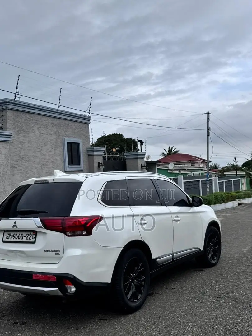 Mitsubishi Outlander SEL FWD 2018 White