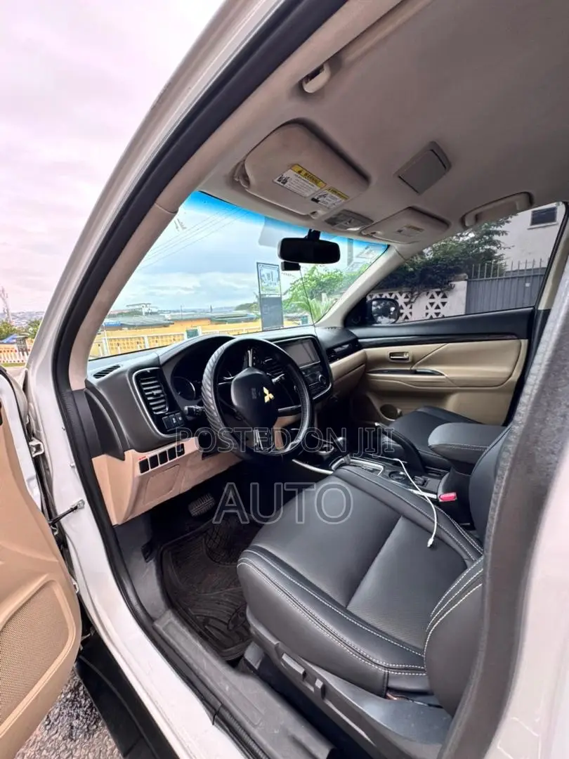 Mitsubishi Outlander SEL FWD 2018 White