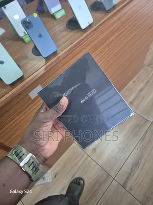 New Samsung Galaxy Z Fold4 256 GB Gray