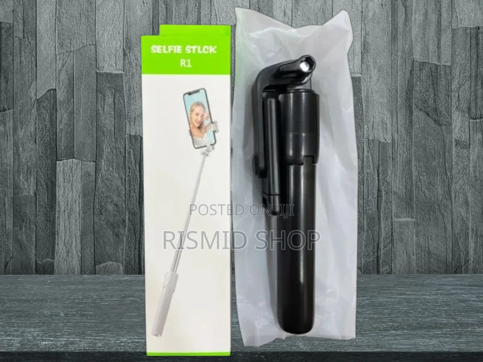 R1 Extendable Selfie Stick