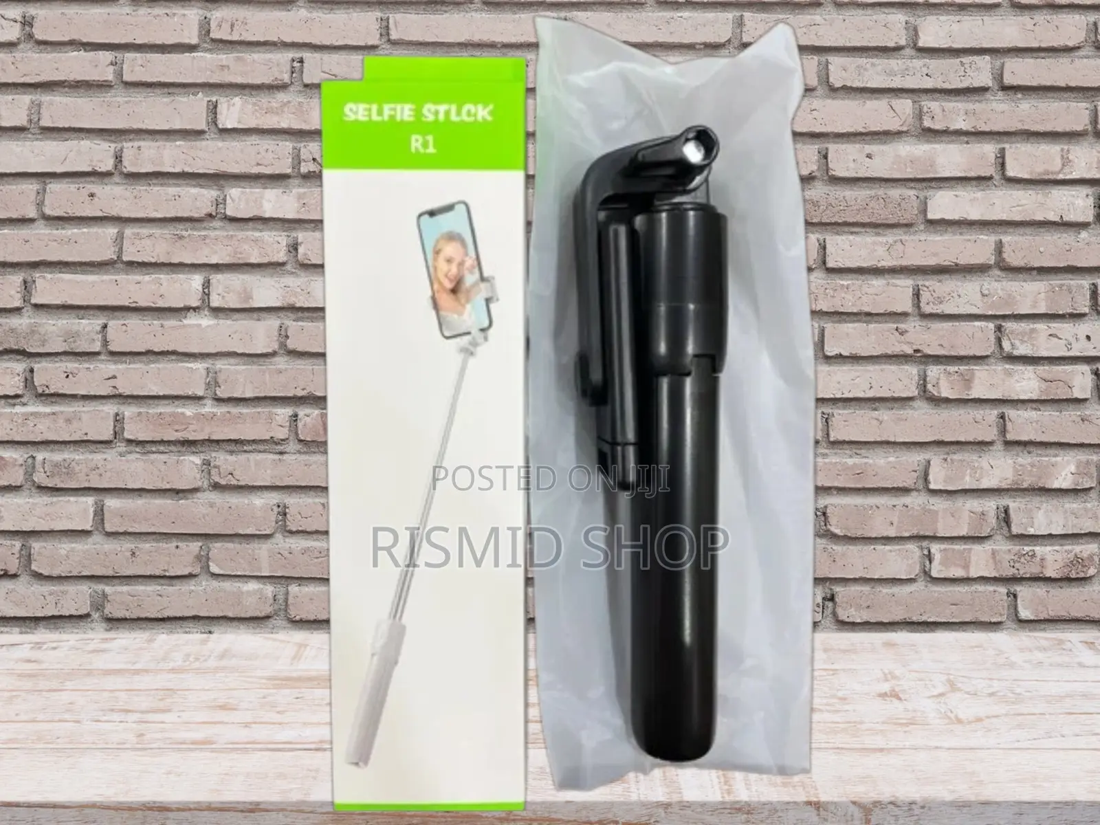 R1 Adjustable Phone Selfie Pole