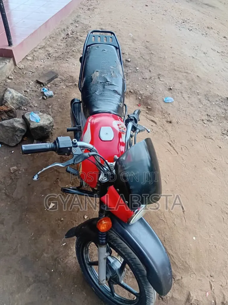 Bajaj Boxer 125 2019 Red
