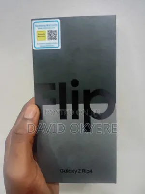 New Samsung Galaxy Z Flip4 128 GB