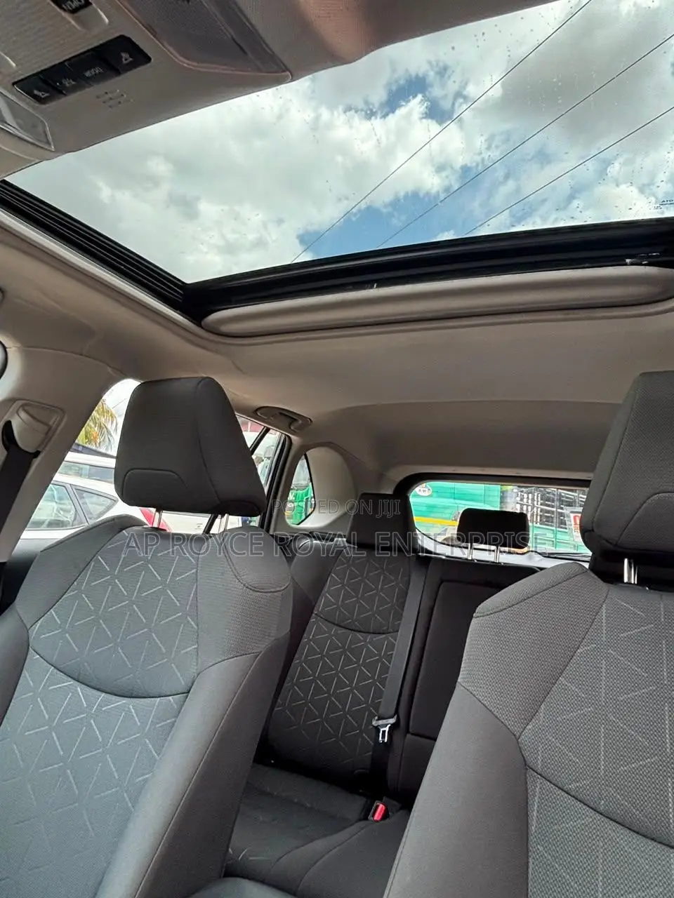 Toyota RAV4 XLE 2022 Blue