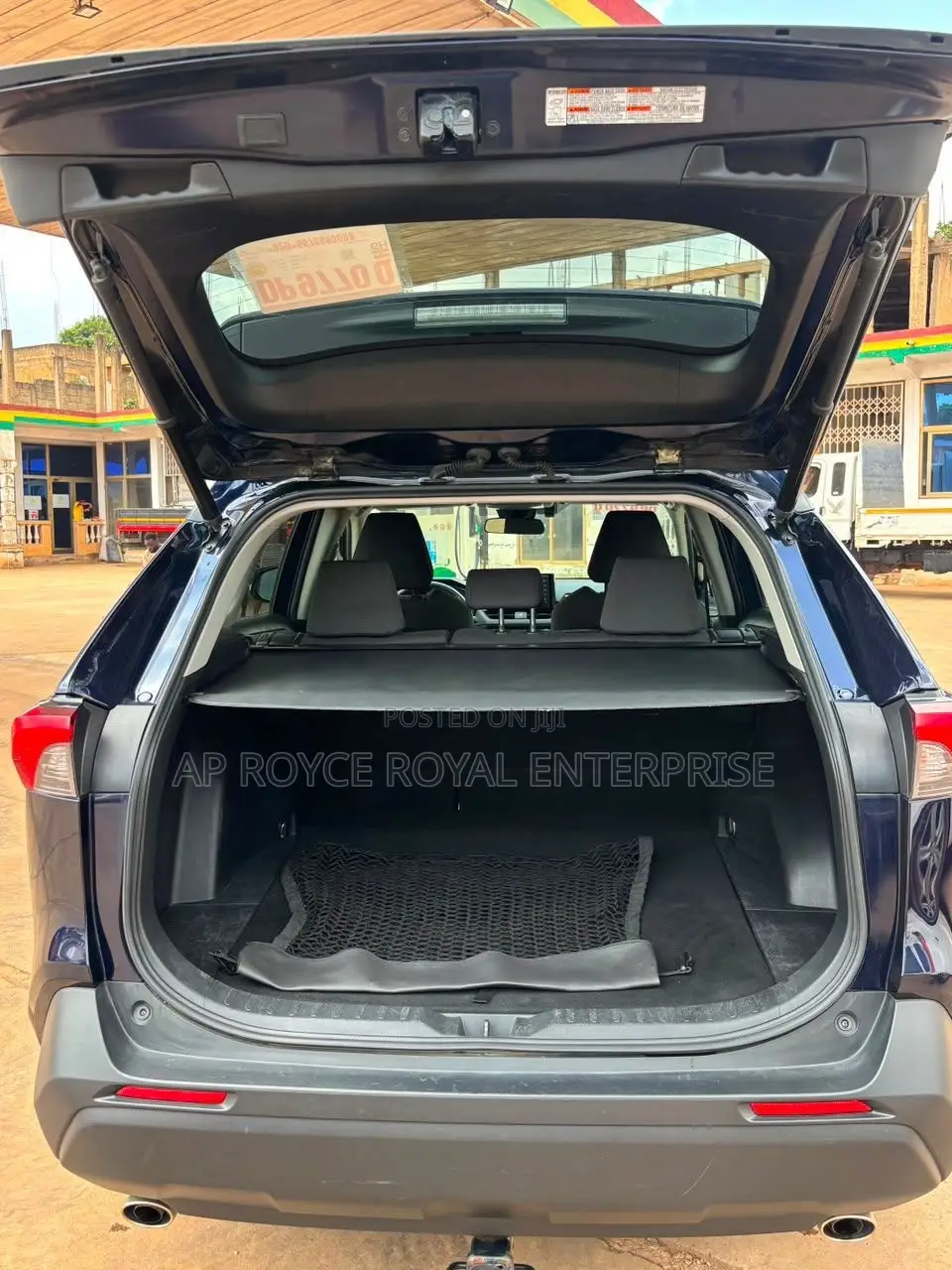 Toyota RAV4 XLE 2022 Blue