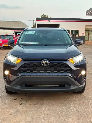 Toyota RAV4 XLE 2022 Blue