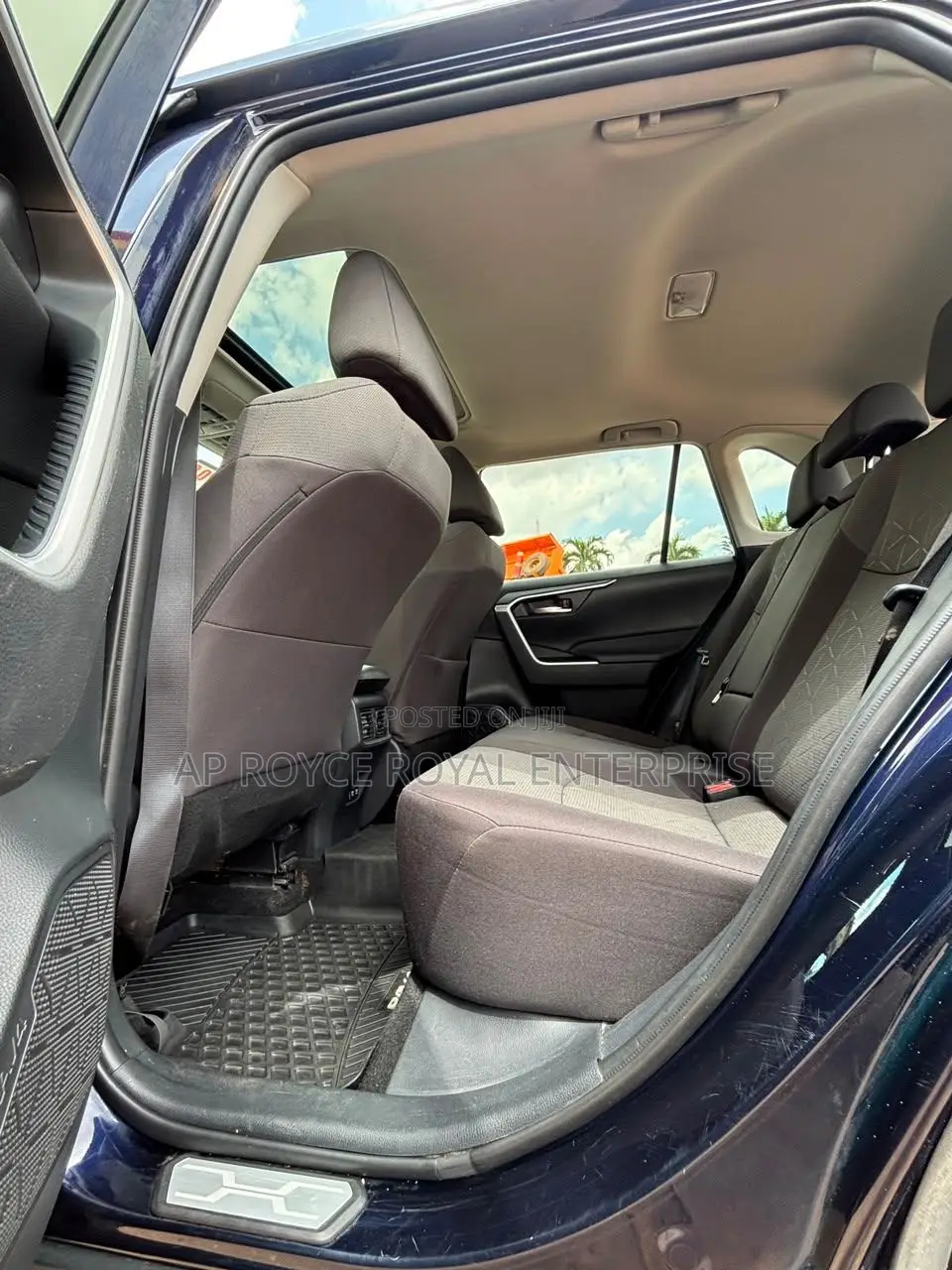 Toyota RAV4 XLE 2022 Blue