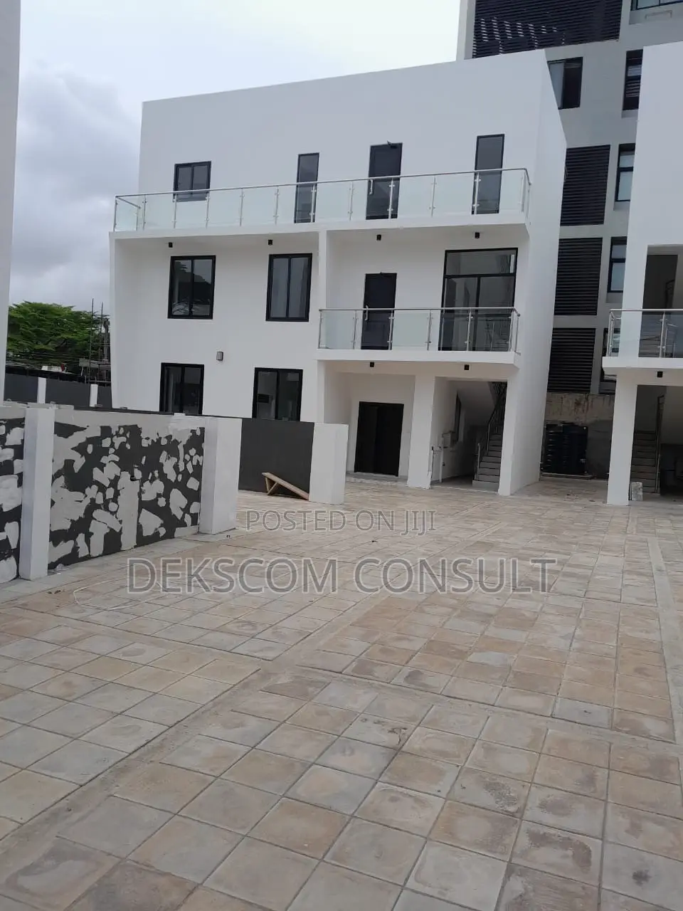 2bdrm Apartment in Labone for rent