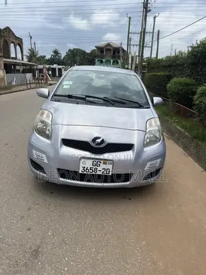 Toyota Vitz 1.0 FWD 5dr 2010 Silver