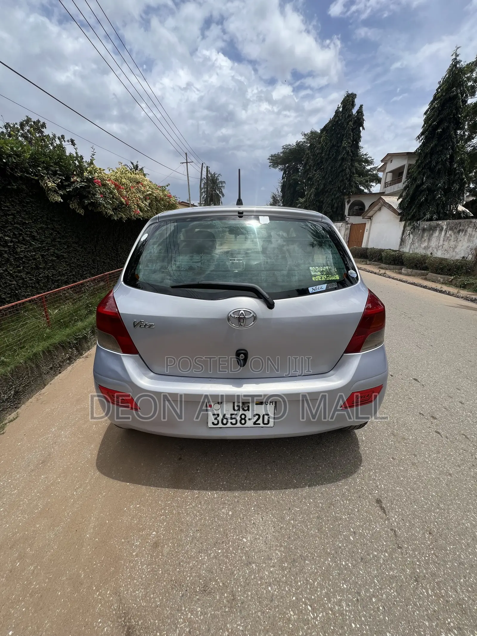 Toyota Vitz 1.0 FWD 5dr 2010 Silver