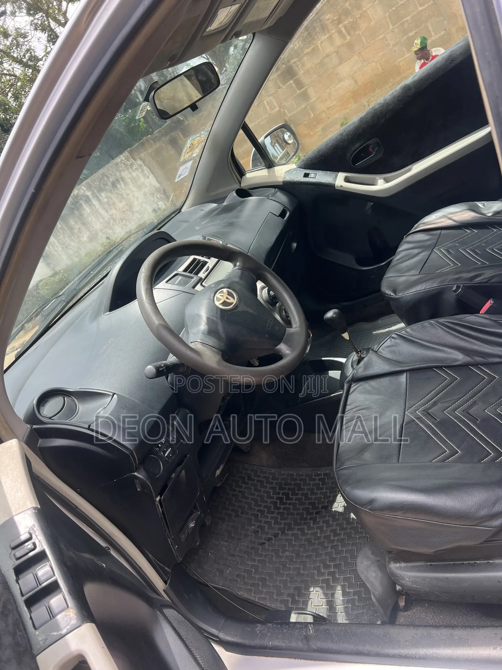 Toyota Vitz 1.0 FWD 5dr 2010 Silver