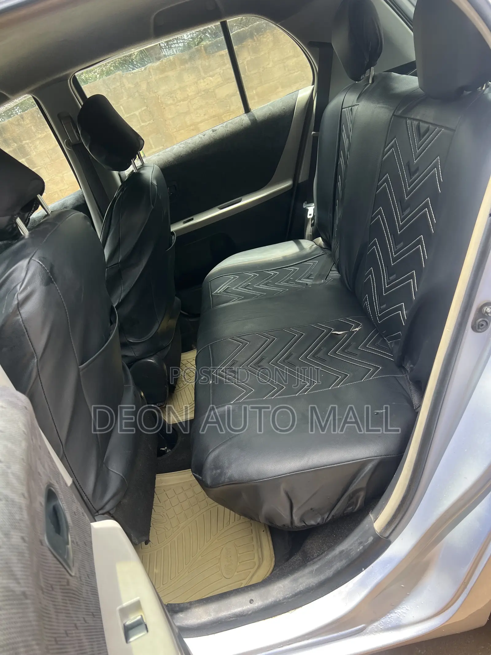 Toyota Vitz 1.0 FWD 5dr 2010 Silver