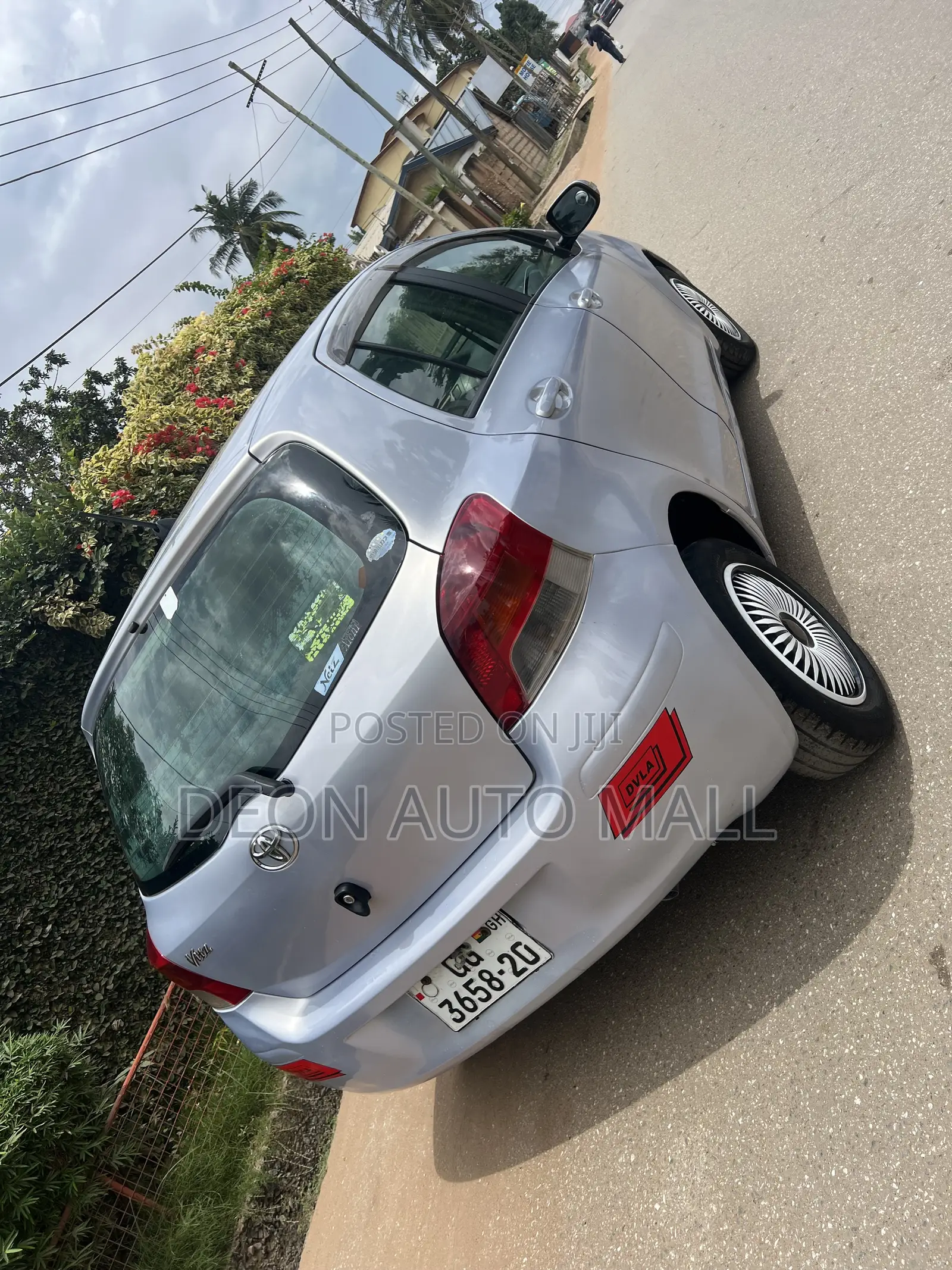 Toyota Vitz 1.0 FWD 5dr 2010 Silver